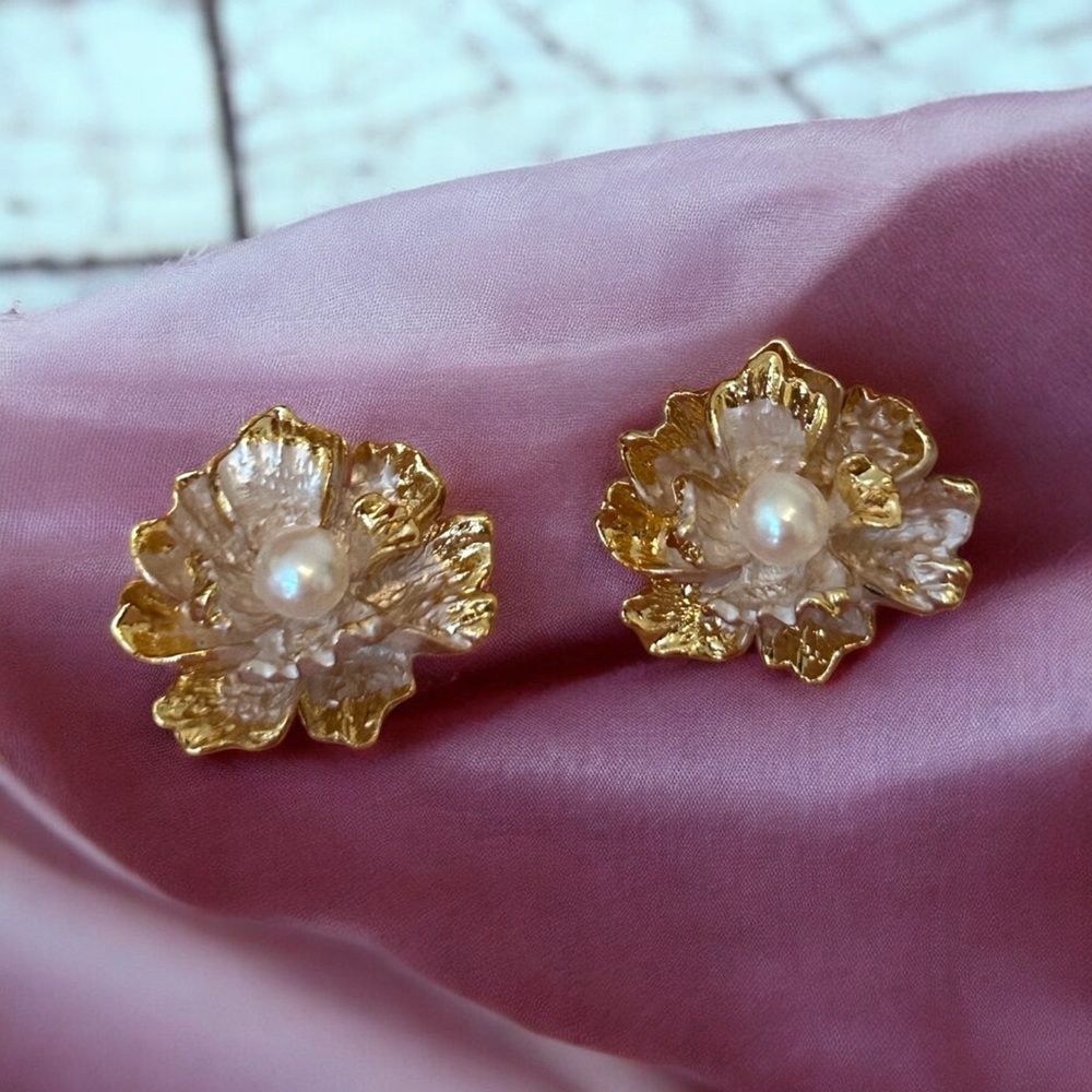 Elegant Floral Freshwater Pearl Earrings